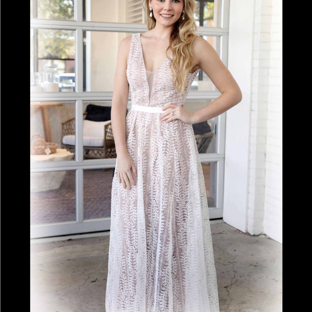 Chic White Lace Maxi Dress
